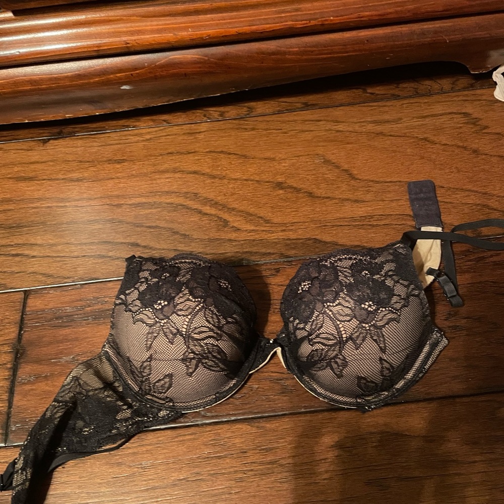 Black lace, Maidenform bra